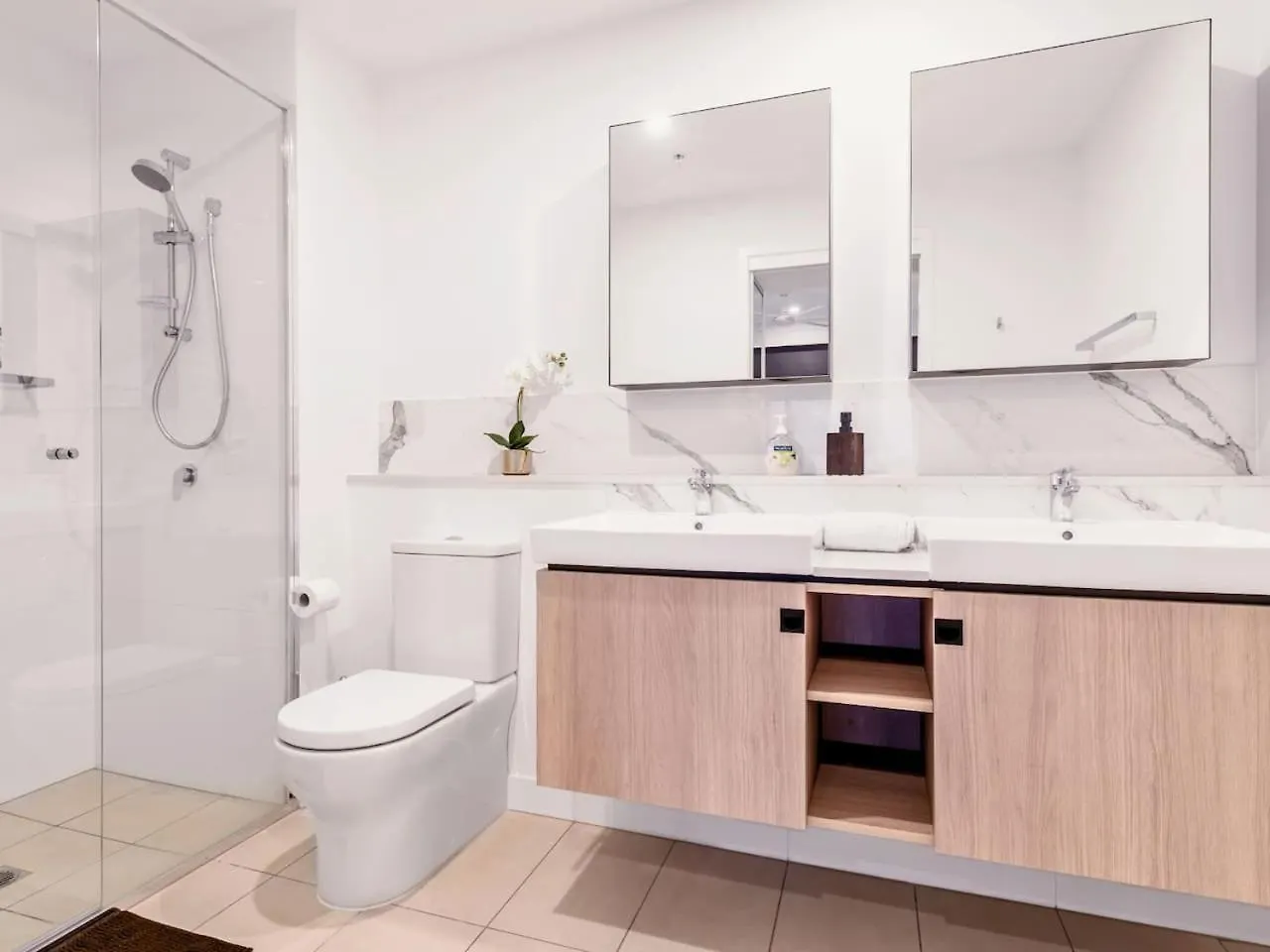 בריסביין Spacious 2Bed Apartment Plus Nook With River View