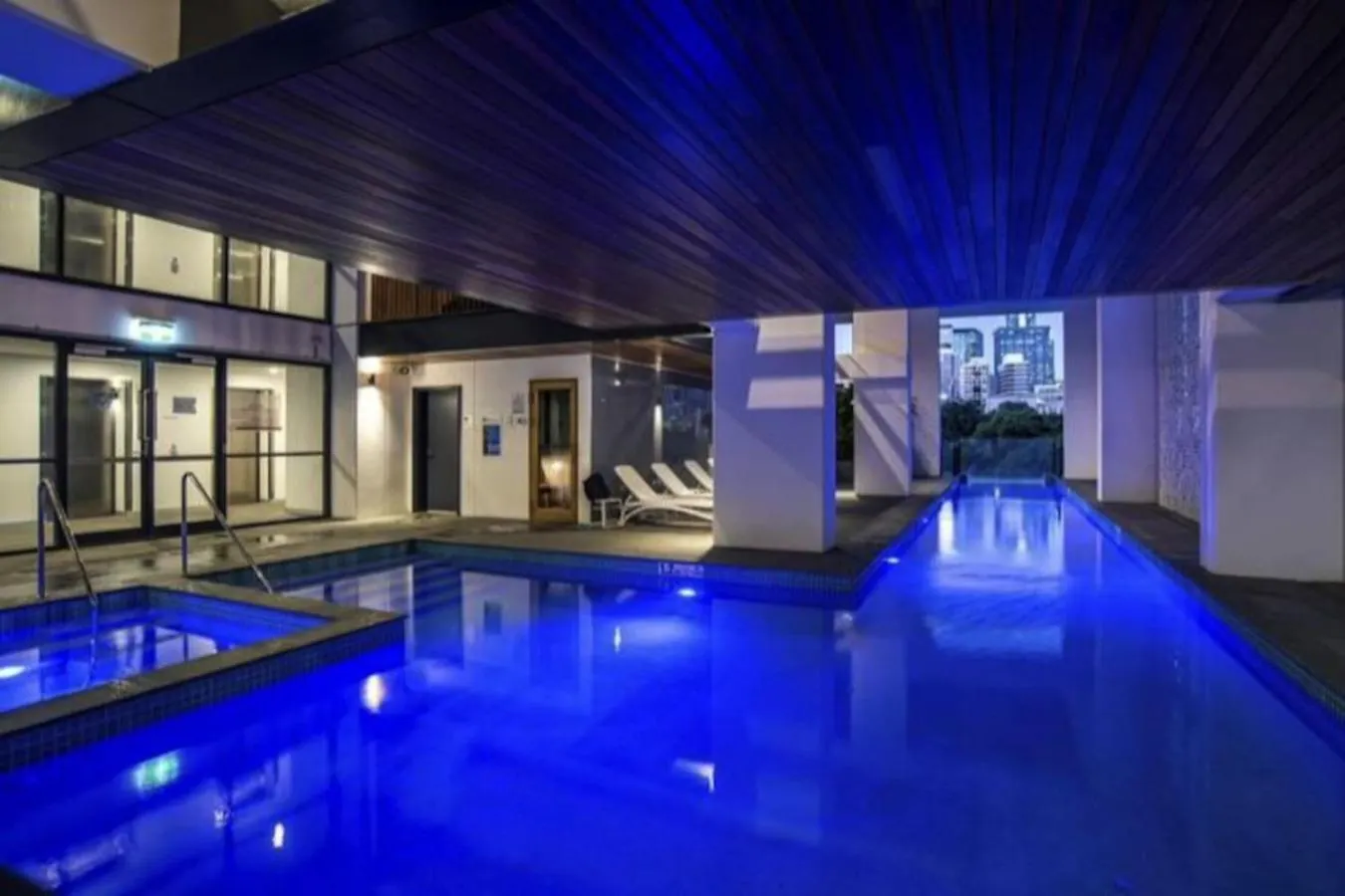 Spacious 2Bed Apartment Plus Nook With River View 브리즈번