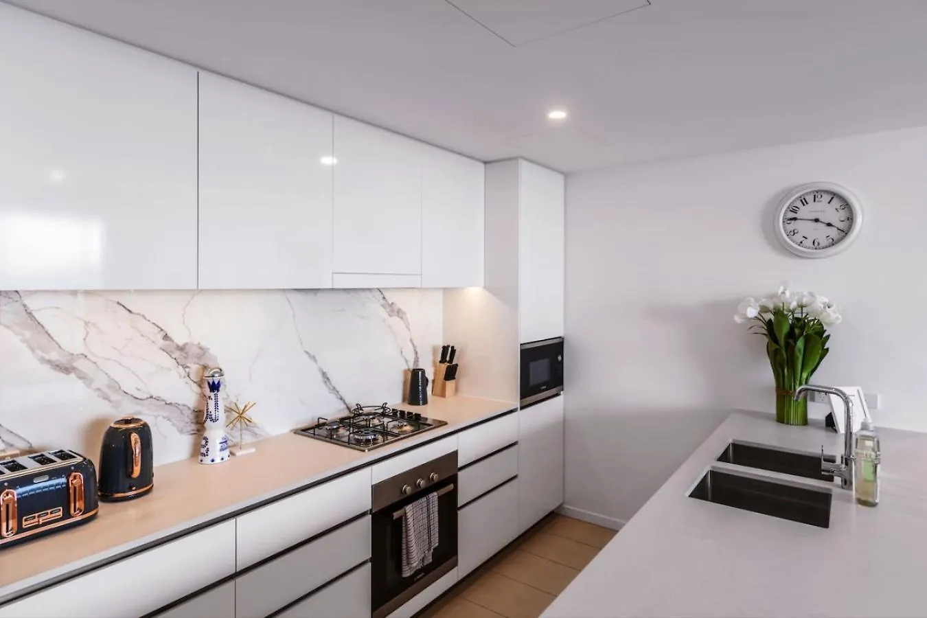 Spacious 2Bed Apartment Plus Nook With River View 브리즈번