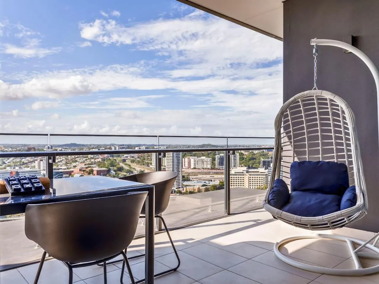 בריסביין Spacious 2Bed Apartment Plus Nook With River View אוסטרליה
